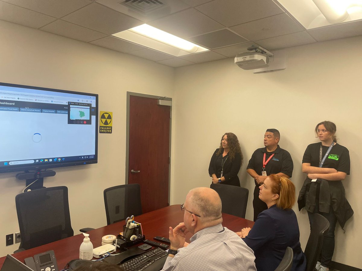 Arrington4Fl's tweet image. 📍I visited Osceola County Office of Emergency Management for an insightful tour of their operations center. 🚨 It was a great opportunity to learn more about the critical work they do to keep our community safe and prepared during emergencies. Thank you to their dedicated team…