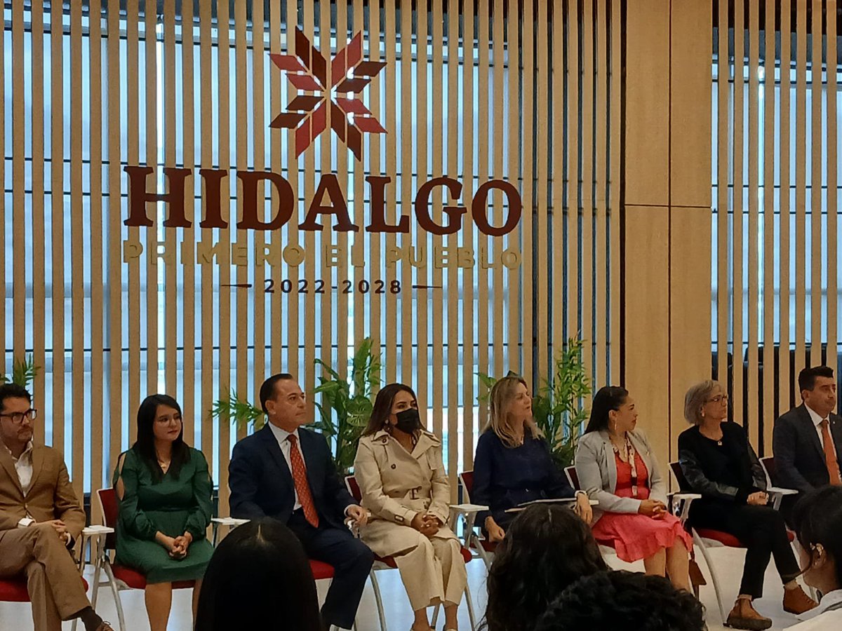 COESPO HIDALGO (@coespohidalgo) on Twitter photo Por su parte, el. Mtro. Víctor Hugo Vidal Álvarez, secretario técnico de <a href="/COESPOHIDALGO/">COESPO HIDALGO</a> felicitó a los participantes y los exhortó a seguir expresando de manera artística sus reflexiones sobre las condiciones de vida que se tienen en la actualidad.
#PrimeroElPueblo Por su parte, el. Mtro. Víctor Hugo Vidal Álvarez, secretario técnico de <a href="/COESPOHIDALGO/">COESPO HIDALGO</a> felicitó a los participantes y los exhortó a seguir expresando de manera artística sus reflexiones sobre las condiciones de vida que se tienen en la actualidad.
#PrimeroElPueblo