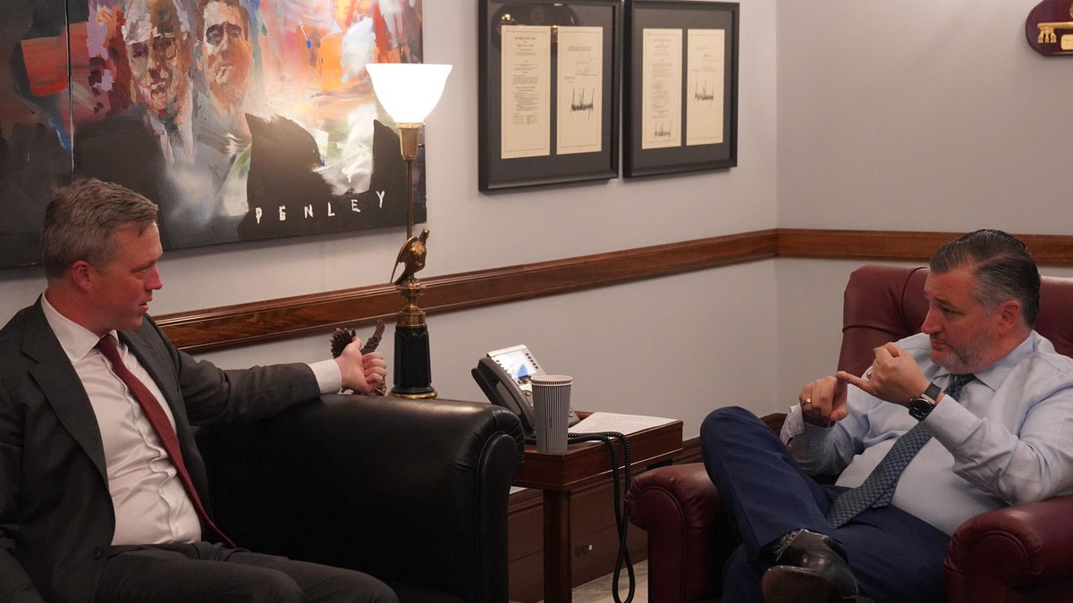 SenTedCruz's tweet image. My meeting with Secretary of the Army Daniel Driscoll focused on the Army Transformation Initiative (ATI) and the vital, strategic role Texas plays in advancing the Army’s modernization goals.
Given the Army presence at the Corpus Christi and Red River Army Depots, Army Futures…