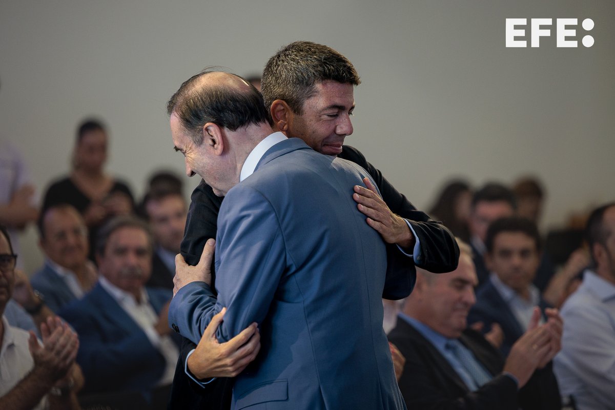 bieluno's tweet image. El president de la Generalitat, Carlos Mazón, junto al director de "El Español", Pedro J. Ramírez durante el evento "Análisis de la reconstrucción tras la DANA. 2ª Edición” organizado por El Español. @EFEnoticias