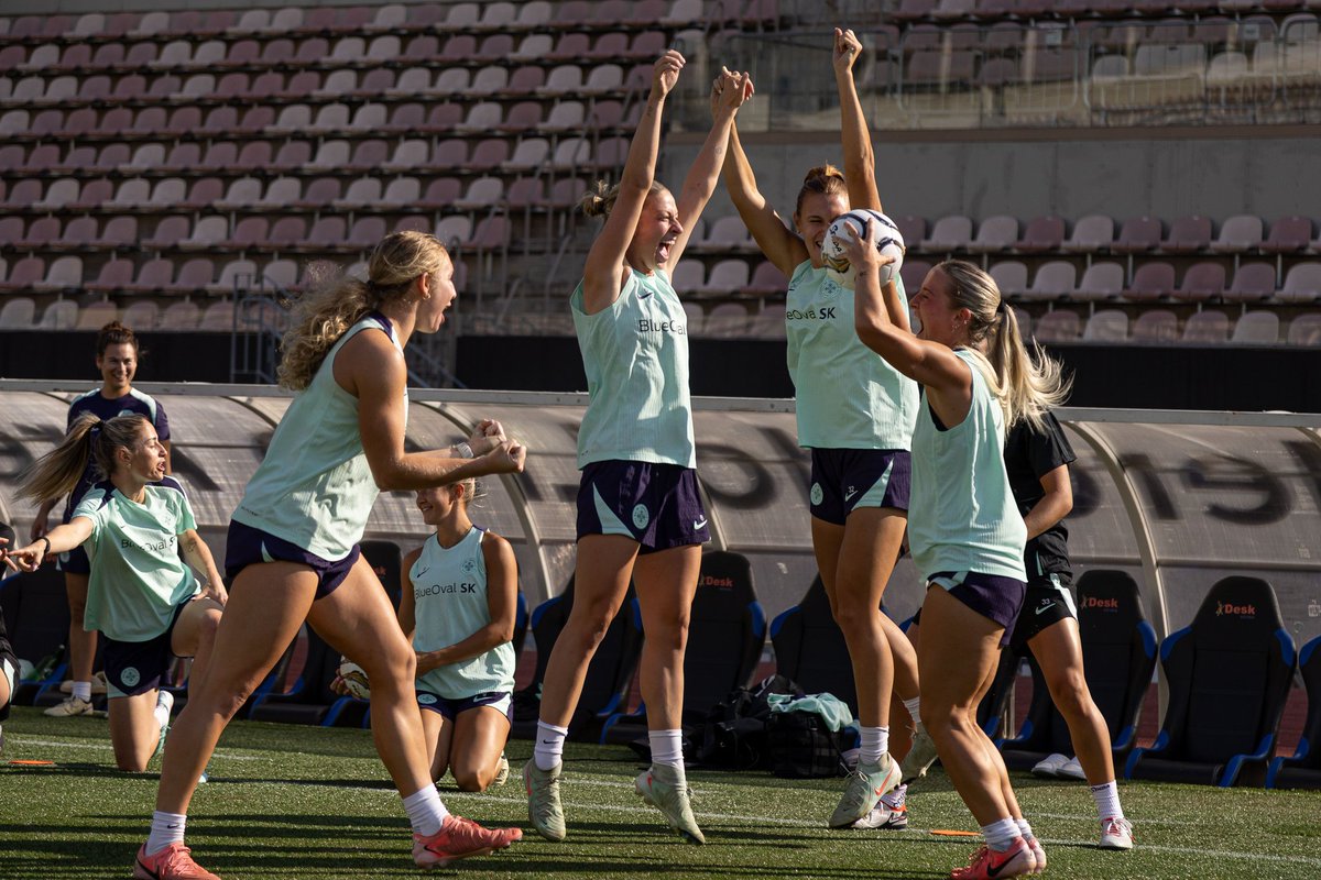 thewomenscup's tweet image. "🔒⚽ Locked in. Focused. 💜 @RacingLouFC is putting in the work on the training pitch — all eyes on the clash with @SaoPauloFC_Fem. 

Let's go, Racing! 

#TheWomensCup #TWC #RacingLouisville #GlobalSeries2025