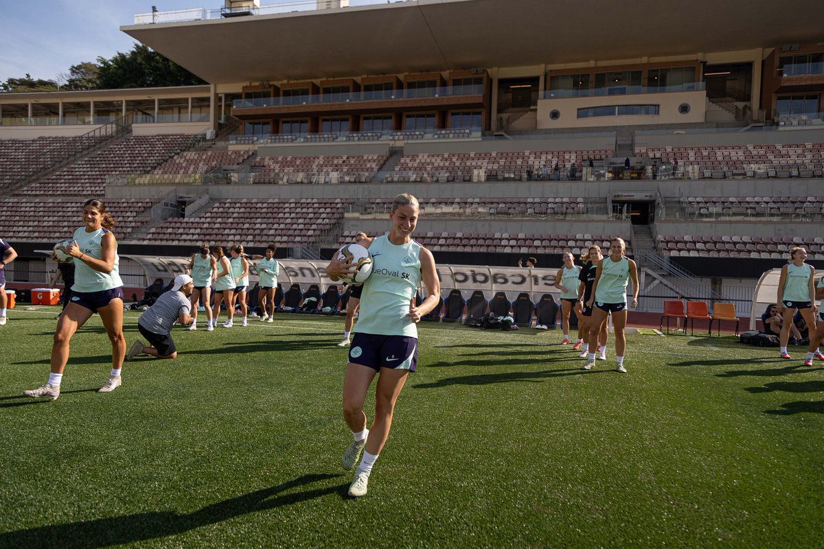 thewomenscup's tweet image. "🔒⚽ Locked in. Focused. 💜 @RacingLouFC is putting in the work on the training pitch — all eyes on the clash with @SaoPauloFC_Fem. 

Let's go, Racing! 

#TheWomensCup #TWC #RacingLouisville #GlobalSeries2025
