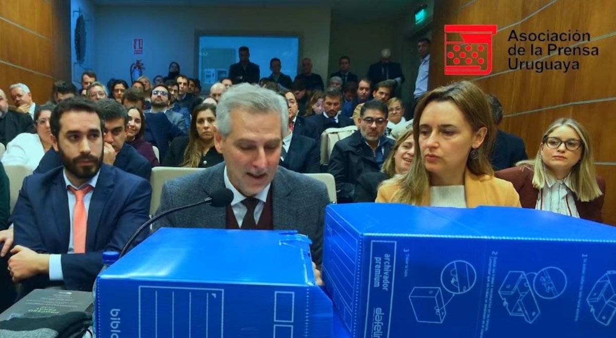 Un saludo a los integrantes de las Fiscalía que aparecen en imagen, no por el resultado -eso es circunstancial- sino por la labor realizada.

El trabajo de los equipos fiscales lleva su tiempo y es marcado a influjo de las evidencias con las que se cuenta, en base a las