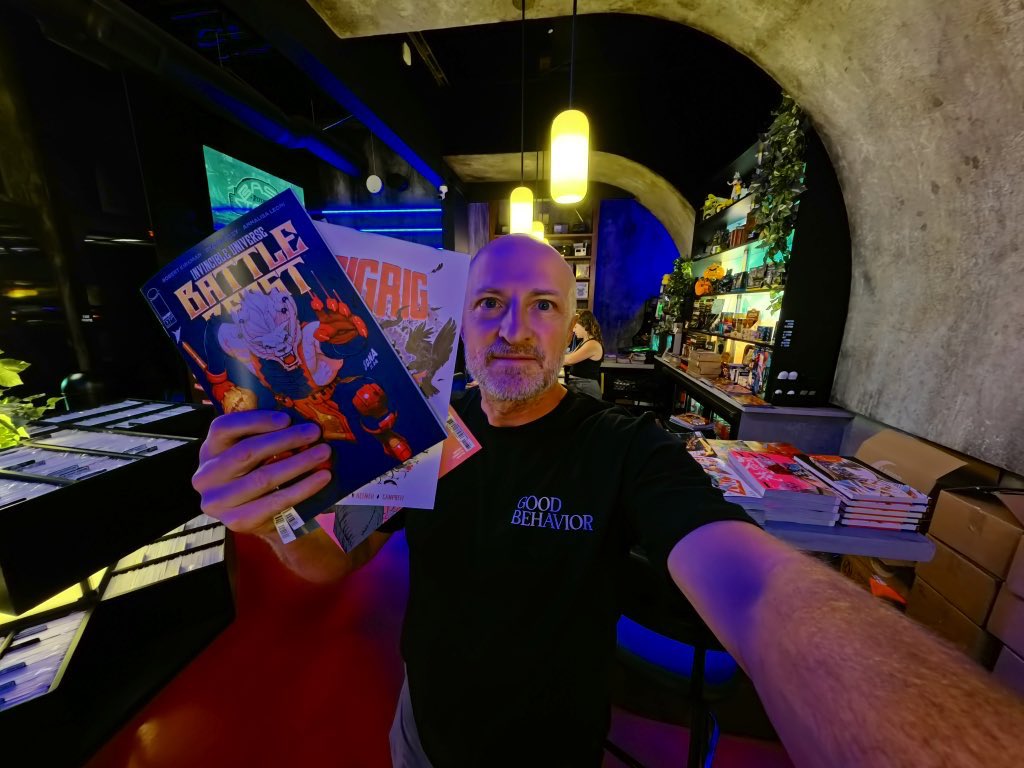 GiftedRebelsCo's tweet image. Collecting Comics never looked so cool @RevengeOfComics. and that Battle Beast cover is a glorious thing @RyanOttley #ncbd