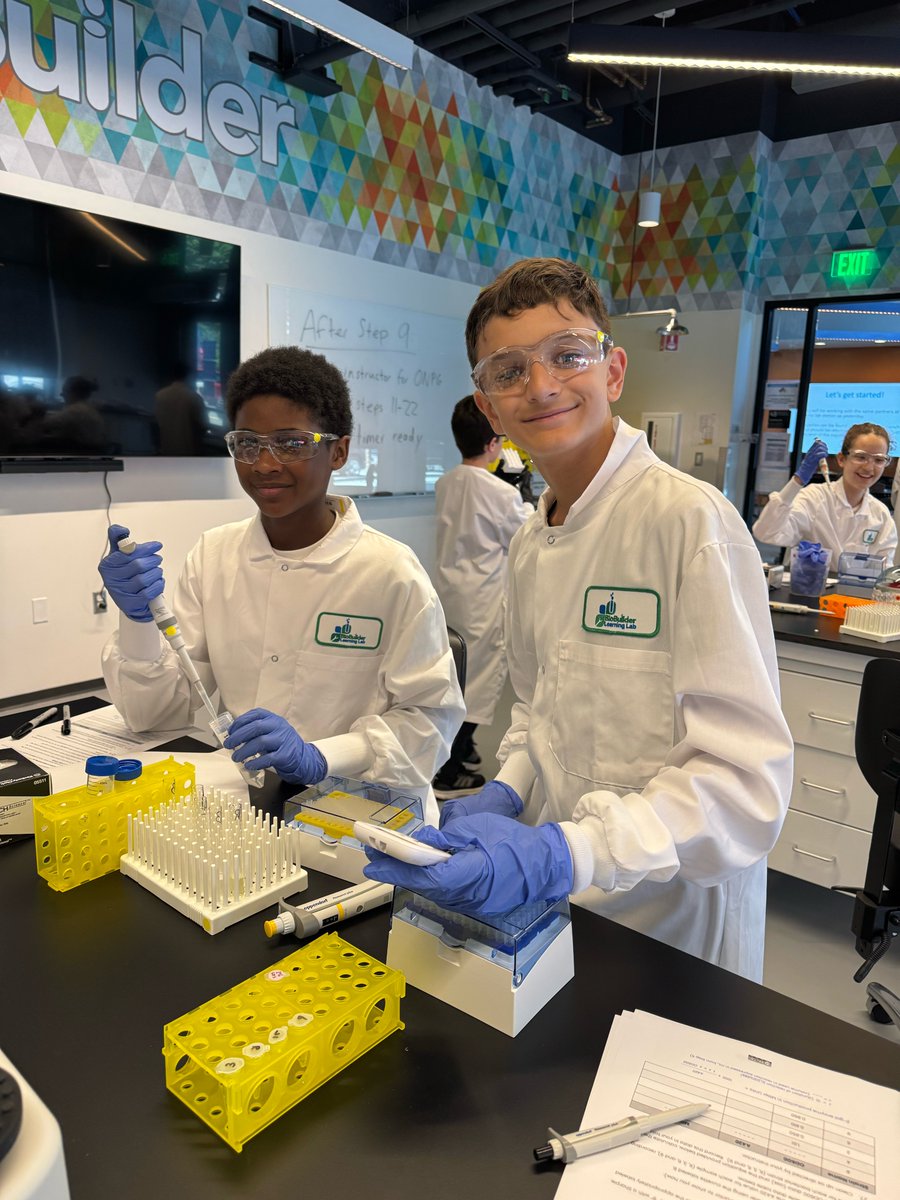 WhiteheadInst's tweet image. Science isn't about knowing all the answers - it's about being curious enough to ask questions. That's one lesson learned from Expedition: Bio, Whitehead Institute's summer science program for middle school students.