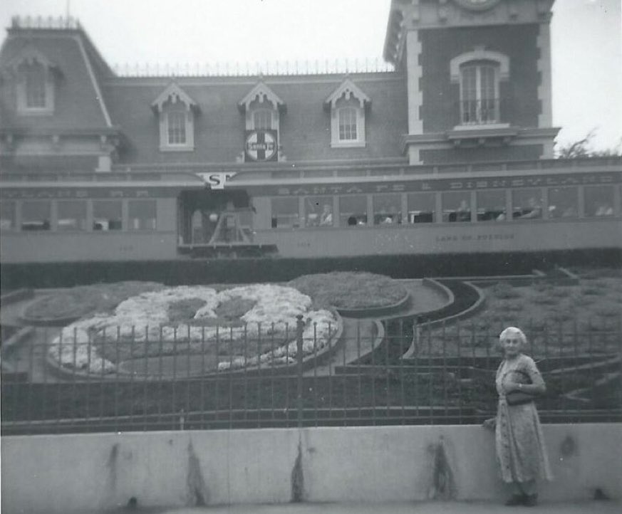 guyselga's tweet image. Some of my favorite pictures from Disneyland. My dad and I in 1986. My mom and her friend in the 70s. My great great grandma in 1960. My dad and brother on the Skyway in the 90s.