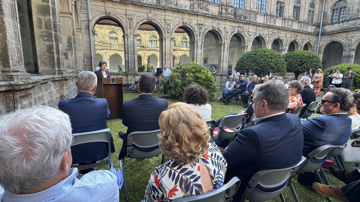 Hoxe celebramos o acto de recepción do legado do gaiteiro e zanfonista Faustino Santalices, que pasa a formar parte dos fondos do #MuseodoPoboGalego. 

📜🖋️Unha das netas, Rosa Santalices, e Mª Xosé Fernández Cerviño, no nome do Padroado do Museo, asinaron a acta de doazón.