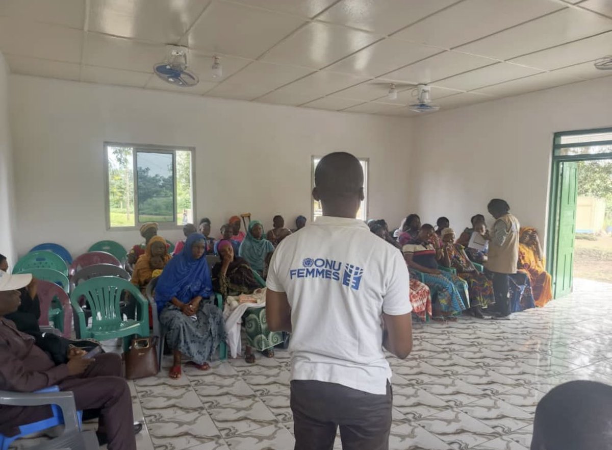 apsud25's tweet photo. La salle de réunion du centre polyvalent SEDOUTI de Bambari a abrité ce soir la mise en place du comité local de gestion de la plate-forme multifonctionnelle, installée par APSUD sur financement de PDF, à travers UNW. Nous sauvons des vies et accompagnons le développement local! https://t.co/ZTgc5SZo7w