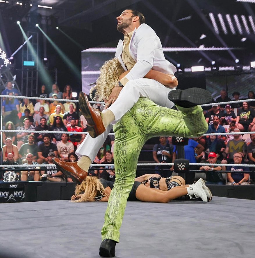 MrStoneWWE's tweet image. What should her repercussions be????
I WORK IN AVA’S OFFICE