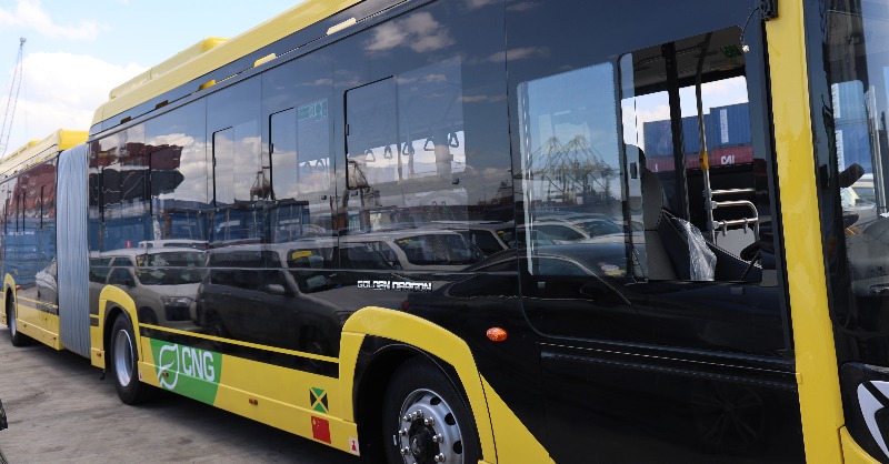 darylvazmp's tweet photo. We have the Rural School Buses, The CNG Buses, The Coach Diesel Buses &amp; now I introduce the Articulated CNG Bus. These buses will not only save fuel with their increased passenger capacity but will also benefit high-volume routes by reducing trips and wait times. #BusAfterBus