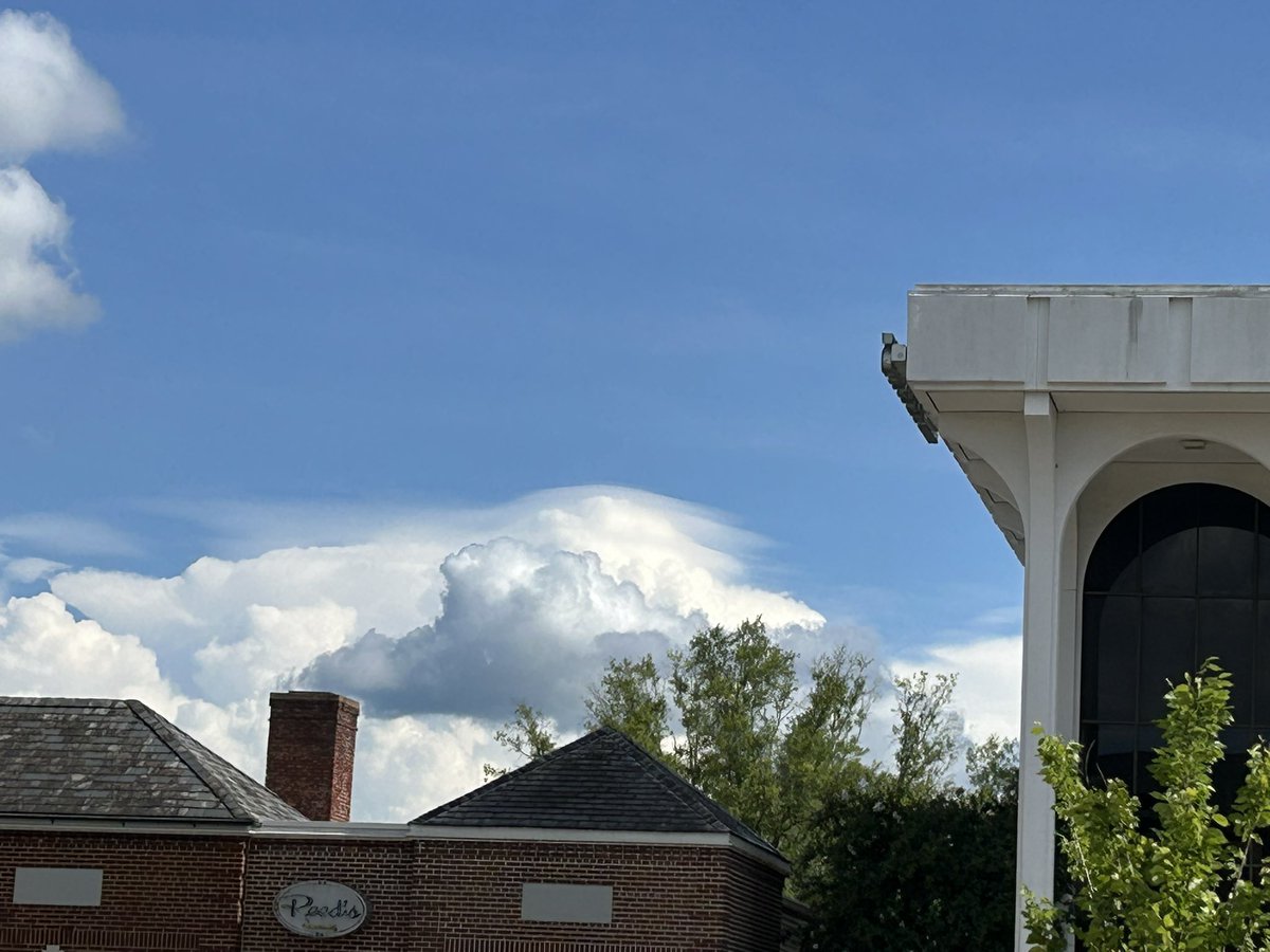 CC_StormWatch's tweet image. Pileus in the sky this afternoon in Starkville. It’s like a hat on the clouds! #MSwx