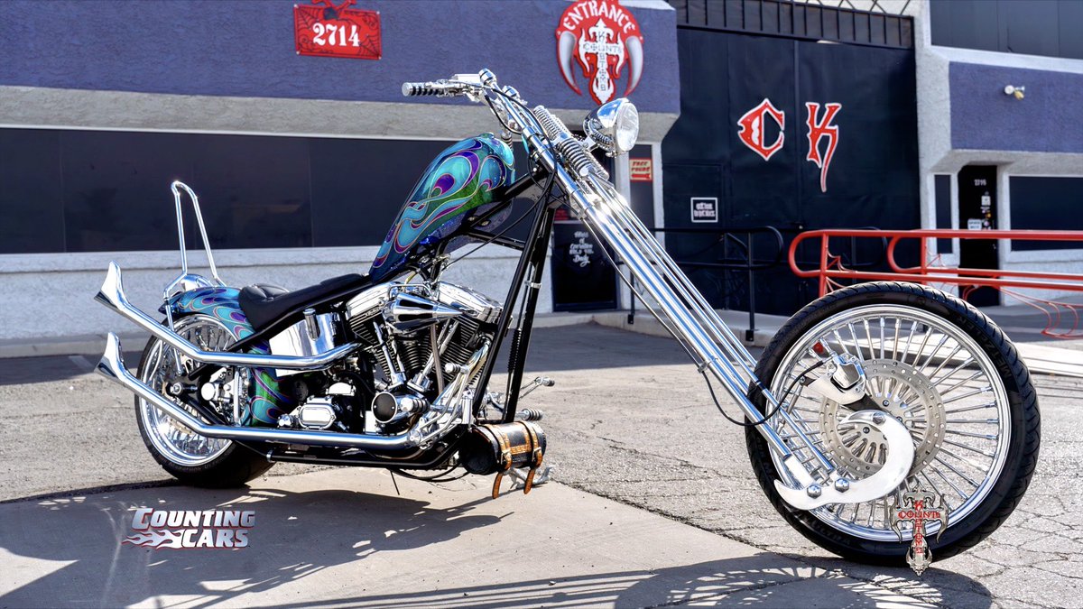 CountsKustoms's tweet image. Ride on into the sunset on this amazing chopper by Count’s Kustoms. Fresh paint, and kusotm touches up and down the bike, this thing is a work of art. Email bikeprojects@countskustoms.com to have us build your next bike!  @DannyCountKoker #chopper