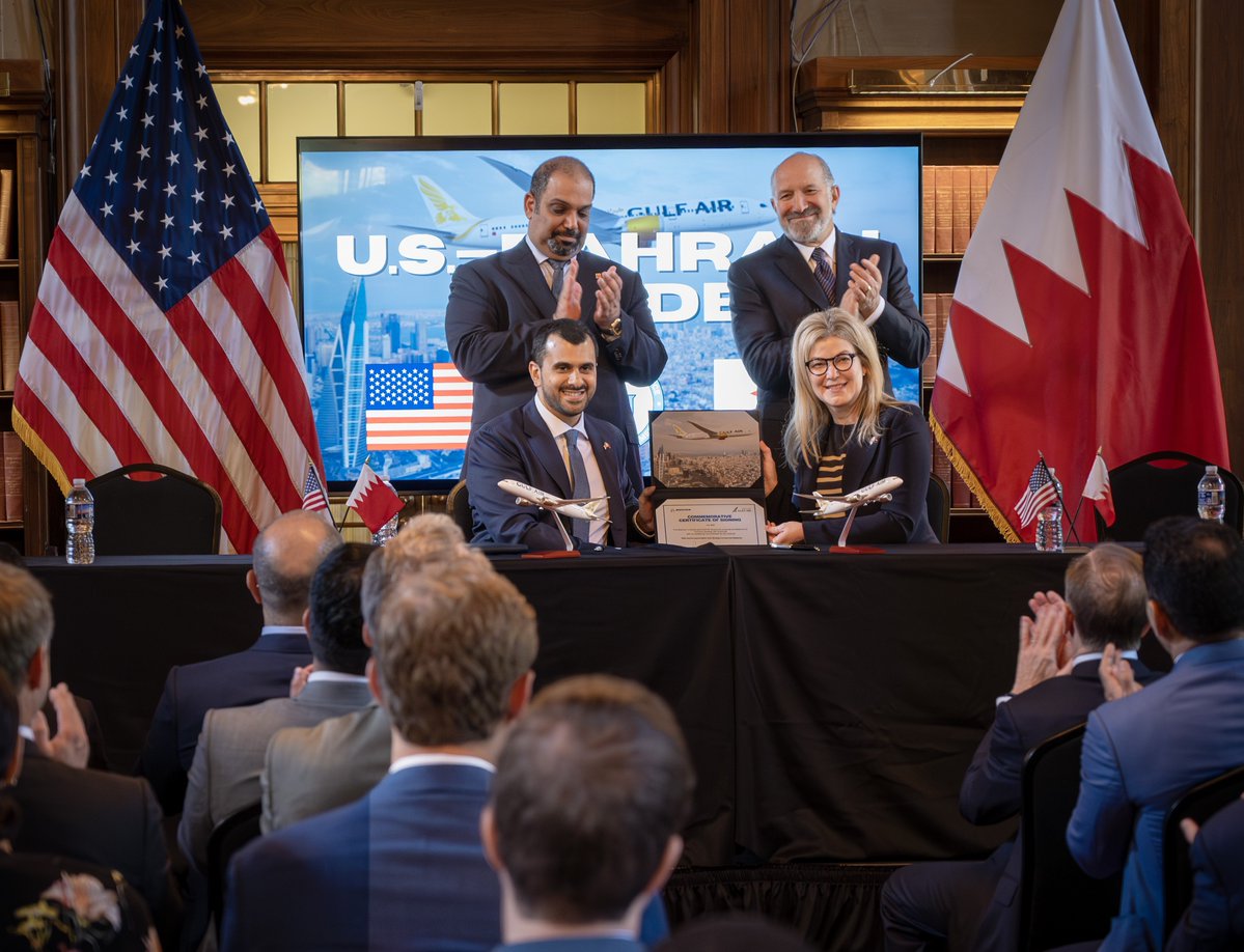 TradeGov's tweet image. Thanks to @HowardLutnick and @POTUS leadership, @Boeing & @GulfAir signed a $7B deal for 787 Dreamliners ✈️, keeping the Bahrain airliner’s wide-body fleet ALL AMERICAN 🇺🇸. Shoutout to ITA’s @ExportGov & Advocacy Center team for working hard for the win. trade.gov/press-release/…