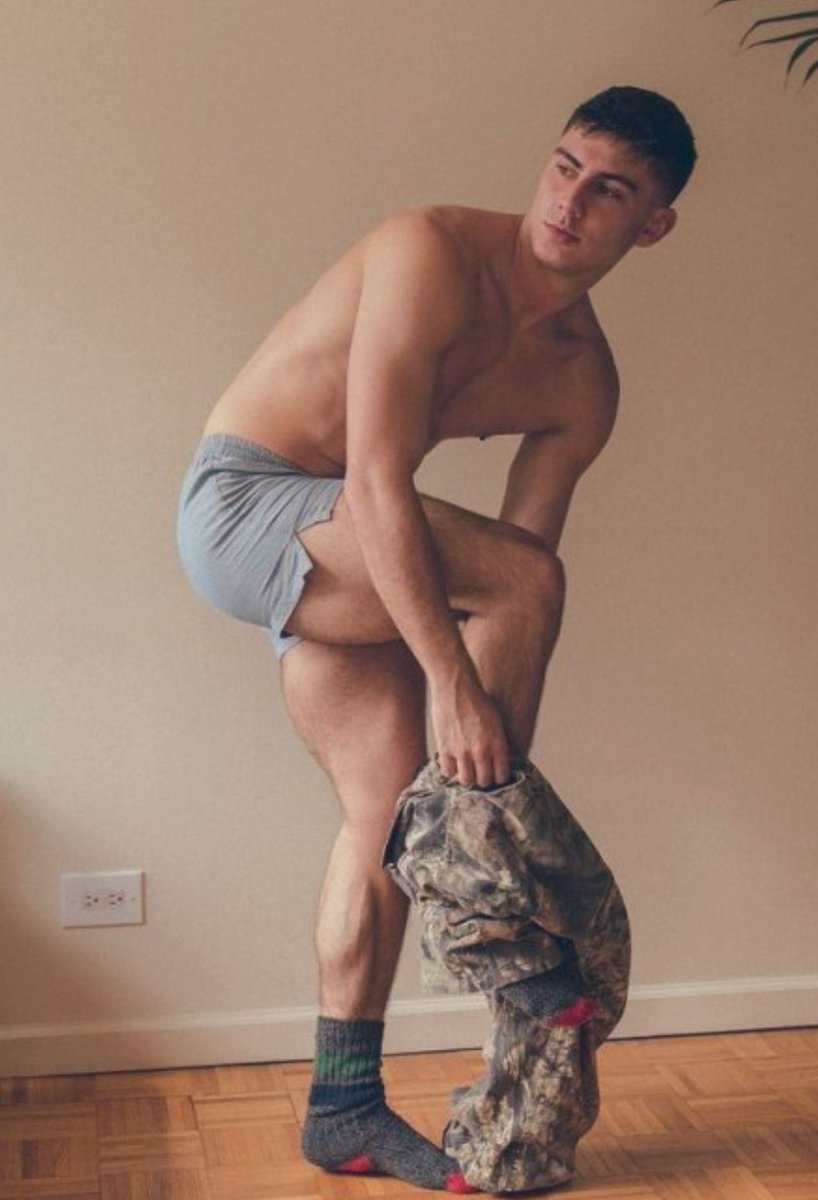 Gizmo_Tweets's tweet image. When trying to get dressed and split after a grindr hookup and he still wants to talk …🤪