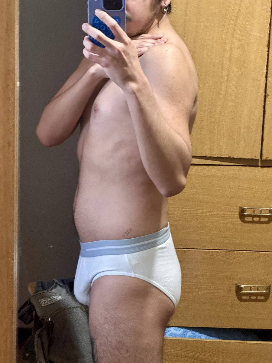 Estoy volviendo a hacer ejercicios, esperemos ver prontos resultados 👀🙂‍↔️

#rancaguahot #gayrancagua #underwear #bulge