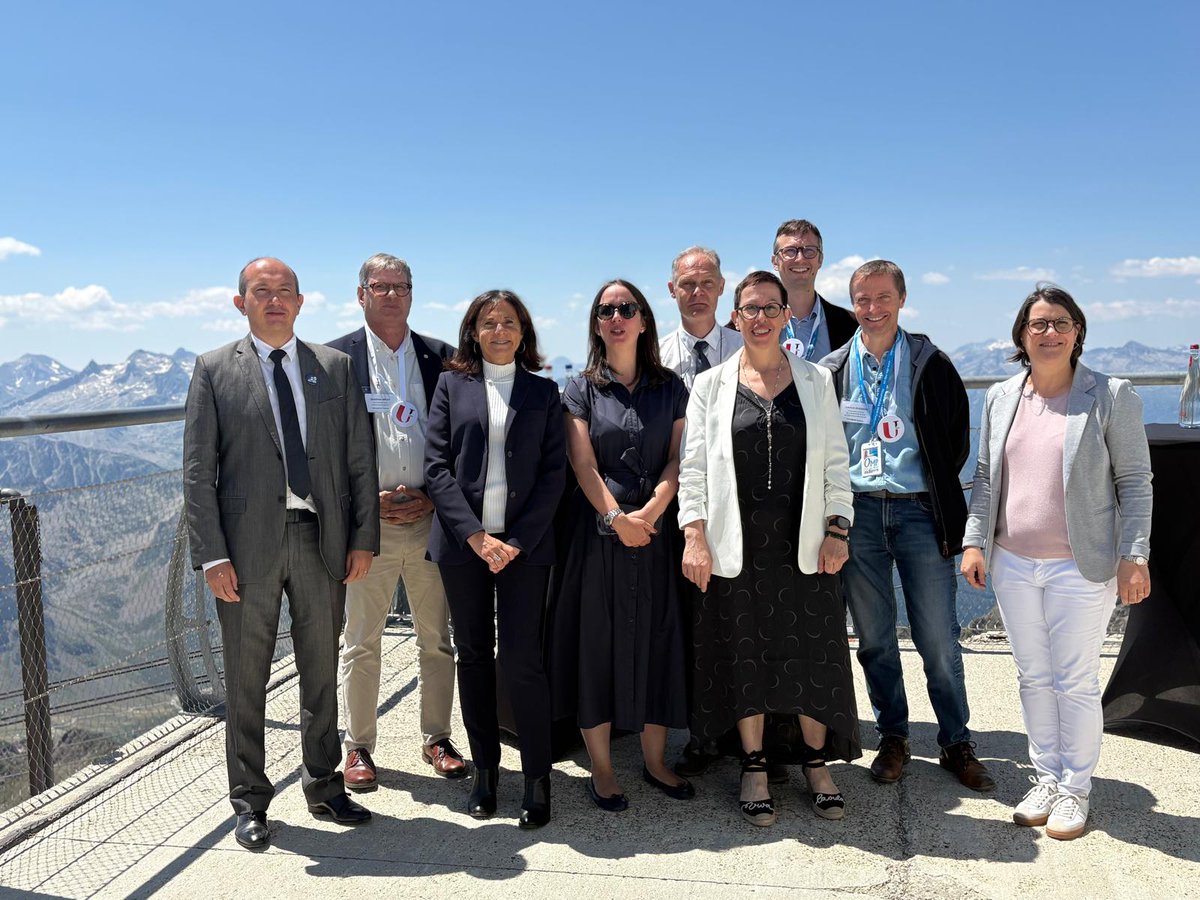 Visite du Président <a href="/EmmanuelMacron/">Emmanuel Macron</a> pour la dernière ligne droite de la candidature du <a href="/PicduMidi/">Pic du Midi</a> (chaîne des Pyrénées), Observatoire, lieu de Science &amp; de Culture, au Patrimoine mondial <a href="/UNESCO/">UNESCO 🏛️ #Education #Sciences #Culture 🇺🇳</a>, grâce à l'université de Toulouse, à l'État, aux collectivités &amp; acteurs économiques.