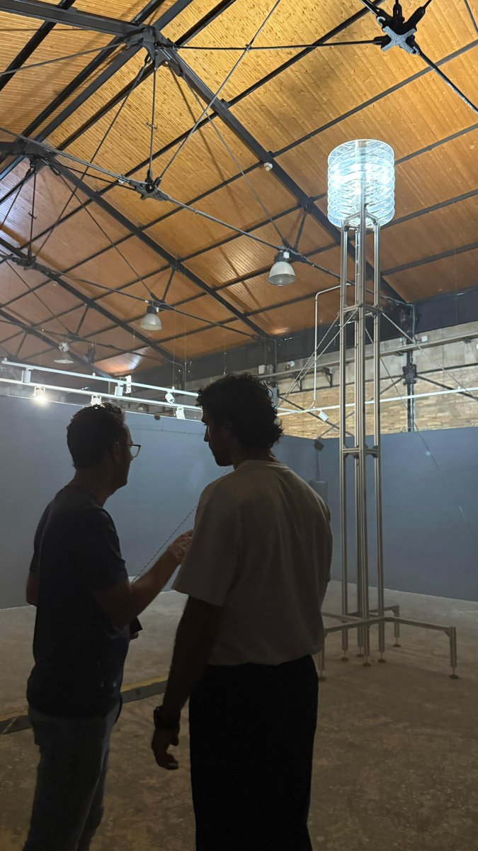 Avui he assistit a la inauguració de l’exposició 🚨Fars i Balises, una mostra de l’artista vila-secà Josep Poblet, al Tinglado 2 del Port de TGN. L'artista ens convida a reflexionar sobre la funció, la bellesa i el simbolisme dels fars i les balises. No te la perdis!