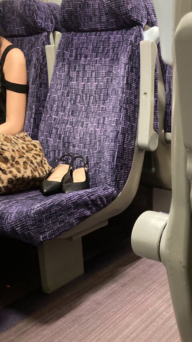 AudreyBanks's tweet photo. @bindelj I have a major beef with people putting their dirty feet up on seats. A new one for me tonight! https://t.co/ZN3IYIvSJR