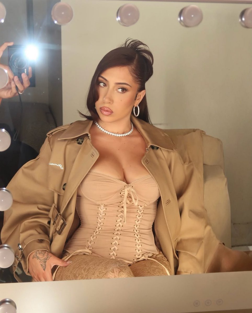 chartkali's tweet image. Kali Uchis (2) is now the second female latin artist with the most solo songs over 1 billion streams on Spotify.