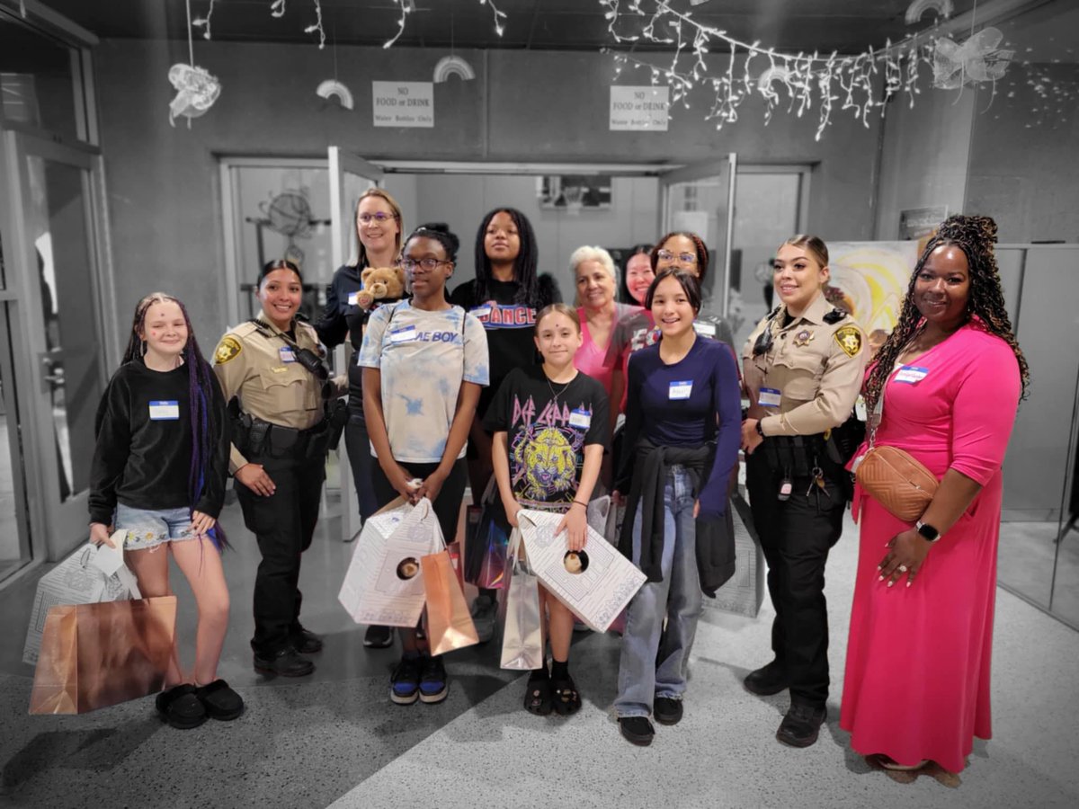 LVMPDSCAC's tweet image. ✨ Girls in grades 6–12 — this FREE event is for you!
Girls on the Rise empowers through mentorship, self-care & connection.
🗓️ Thurs, July 31 | 🕒 3–6 PM
📍 Whitney Rec Center, 5712 Missouri Ave
Sign up: tinyurl.com/4h6hz5w7
Mentor: tinyurl.com/3yb2862r
📞 702-455-7576