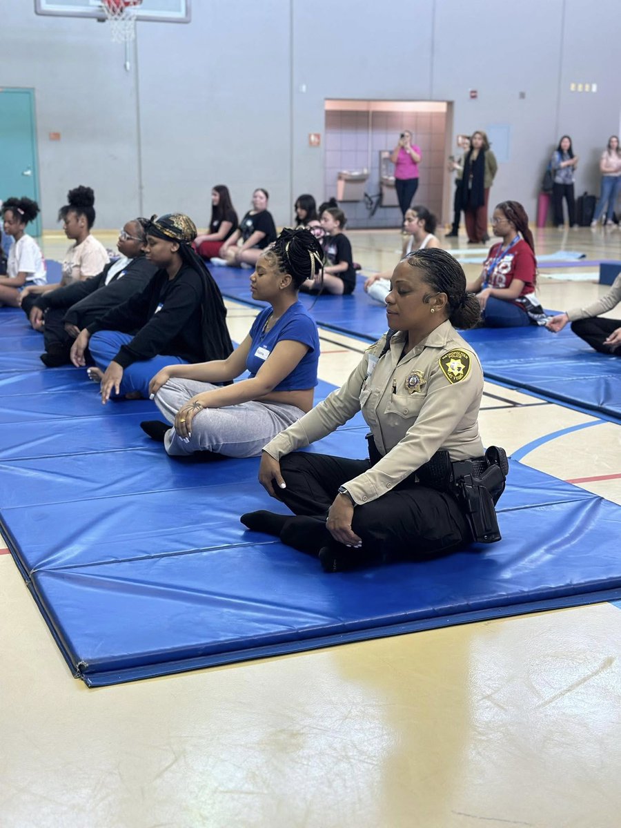 LVMPDSCAC's tweet image. ✨ Girls in grades 6–12 — this FREE event is for you!
Girls on the Rise empowers through mentorship, self-care & connection.
🗓️ Thurs, July 31 | 🕒 3–6 PM
📍 Whitney Rec Center, 5712 Missouri Ave
Sign up: tinyurl.com/4h6hz5w7
Mentor: tinyurl.com/3yb2862r
📞 702-455-7576