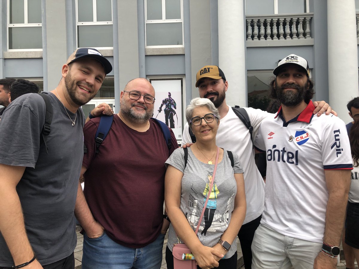 MLuzRico's tweet image. Por fin conseguimos la foto con @Puente4Podcast al completo