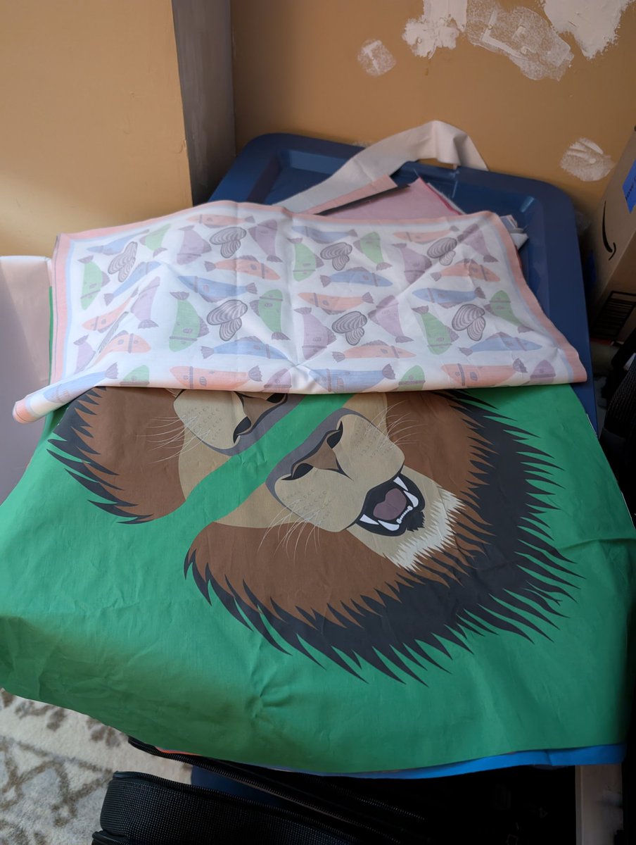 WTRsausage's tweet image. Lion and fish bandana came out great. Otter faces need resized for human size face. Will be posting a giveaway for 2 of the properly scaled ones soon :3
Back to the printer.