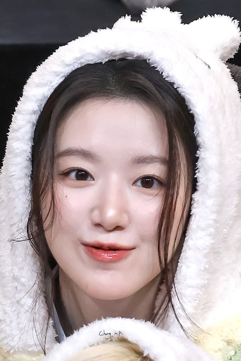 Ccheng_H8's tweet image. 250716
😚🤏🏻
#슈화 #SHUHUA #舒華
 #아이들 #idle