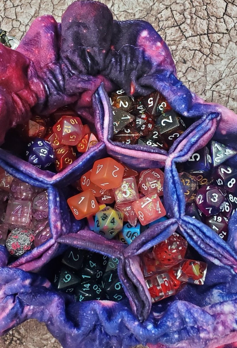 Shieldmaiden025's tweet image. Profile intro:
-Jess/Jessi, Eri, Luna
- Artist, avid nerd, gamer, bookworm, goth, heathen, cryptid
- She/They
- COD, The Endless, D&D, anime, horror, oddities, cryptids + the macabre
No hate, racism, bigotry, etc tolerated here
**this is a safe space for everyone!**