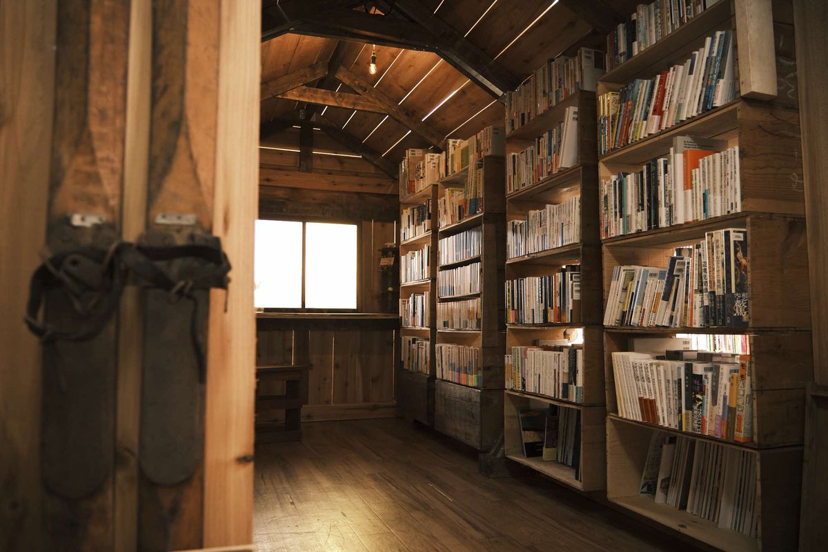 bokenbooks's tweet image. 今日も10時から19時営業です。店主荻田は今日と明日はお店にいる予定です。
昨日は遠く秋田県からお越しの方もいらっしゃったりと、賑やかな一日でした。遠くからわざわざありがとうございます!
さて、今日はどんな出会いがあるかなぁ。ワクワク。
bokenbooks.com
#大和市…