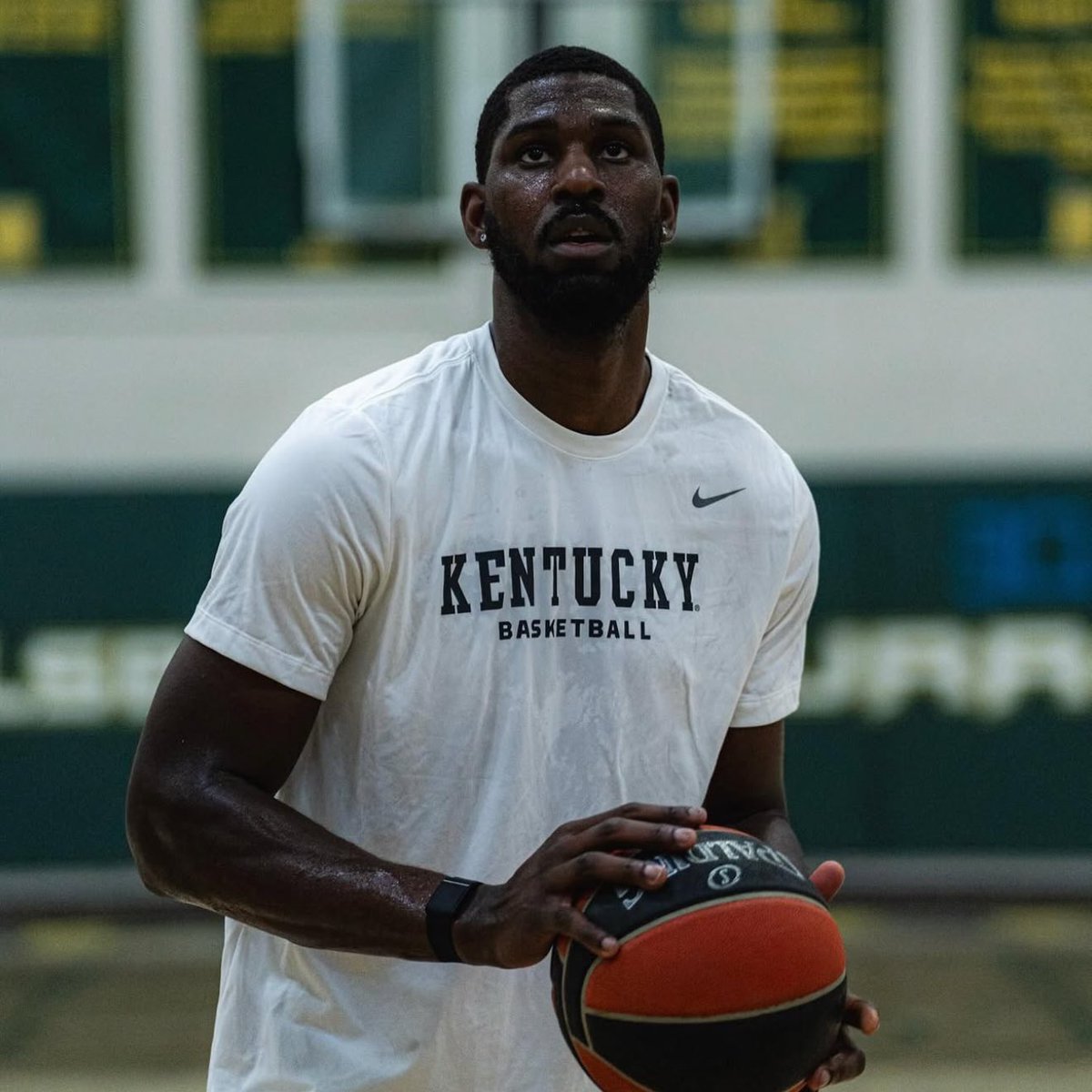 Alex Poythress repping the UK gear today in a summer workout. 💙