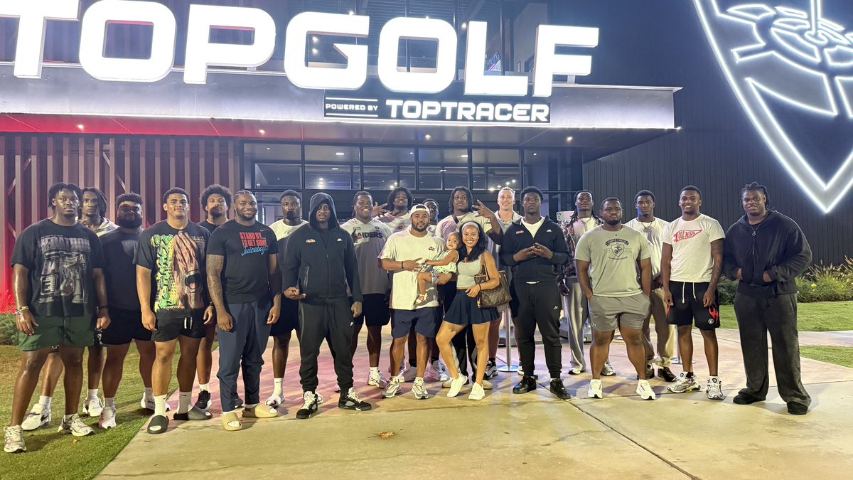 LetsGo_Bo5's tweet image. Eat with the people you starve with!
Blessed to be their coach!
Almost that time! #JuiceBoys #HottyToddy