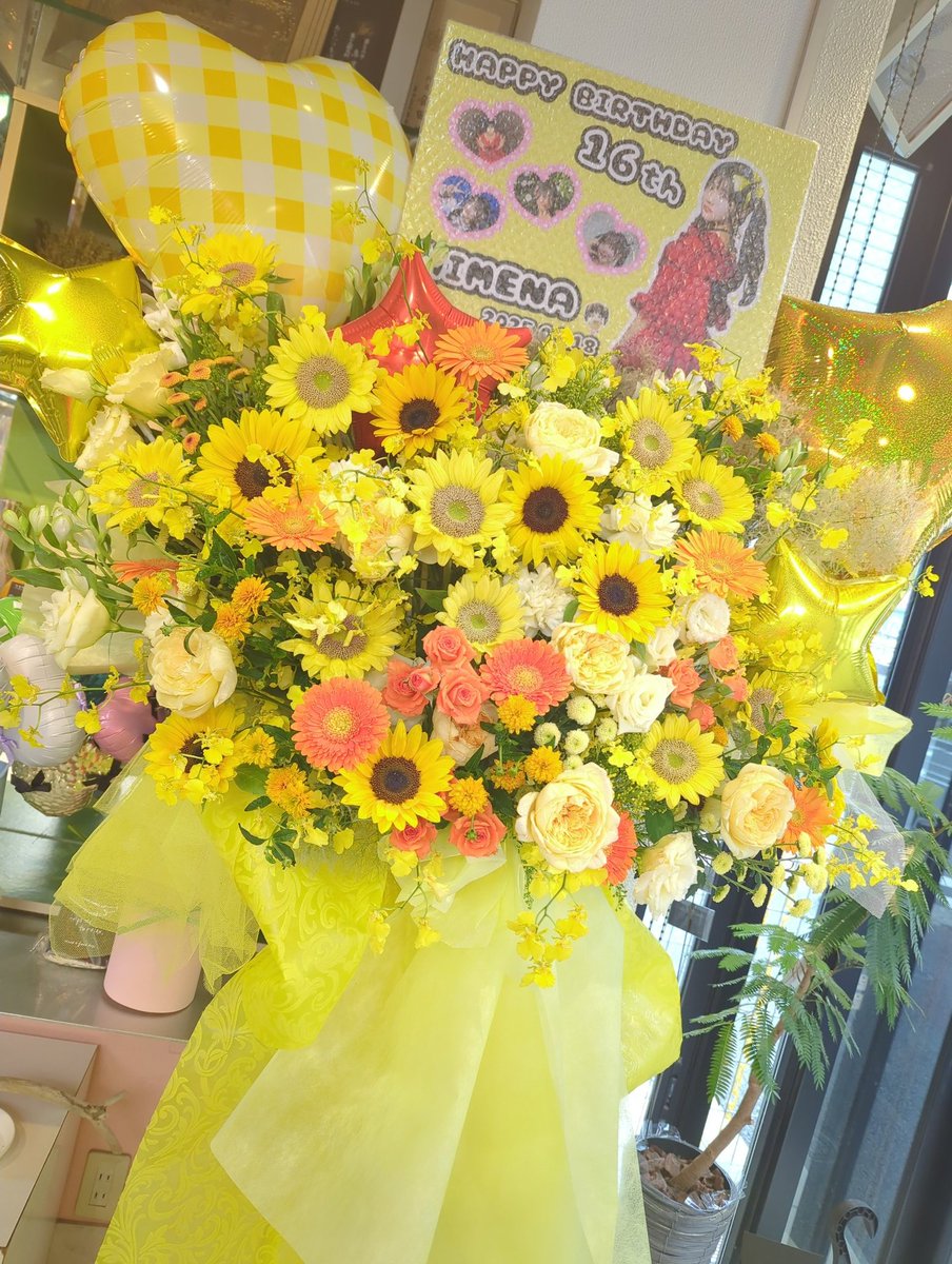 hanabunsan's tweet photo. #花文478【ひまわりのフラスタ】
お作りさせていただきました!!🌻夏の暑さに負けないひまわりを使ったオーダー🌻本年も増えてまいりました!!
ご注文頂きまして誠に有難う御座います🫶
#フラスタ
#秋葉原
#flowerstore
#akihabara
#アレンジメント
#東京
#可愛い https://t.co/kY8nMQ6fCN