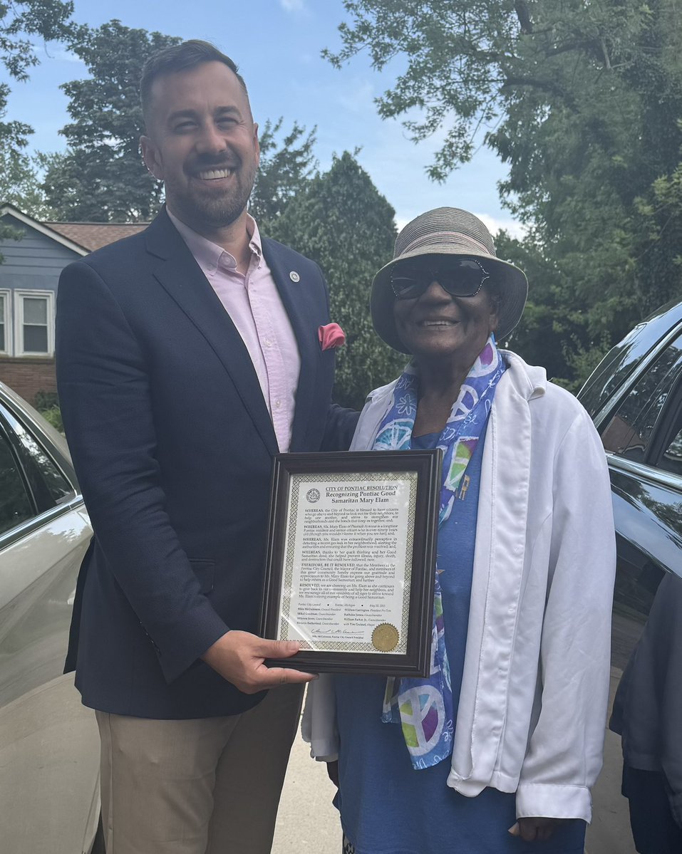 MikeMcGPontiac's tweet image. The Pontiac City Council adopted a Resolution recognizing Ms. Mary Elam for being a Good Samaritan — she detected a gas leak that could’ve greatly harmed her neighborhood & alerted the utility. We were able to deliver a framed copy on her birthday. Happy 91st Birthday, Ms. Elam!