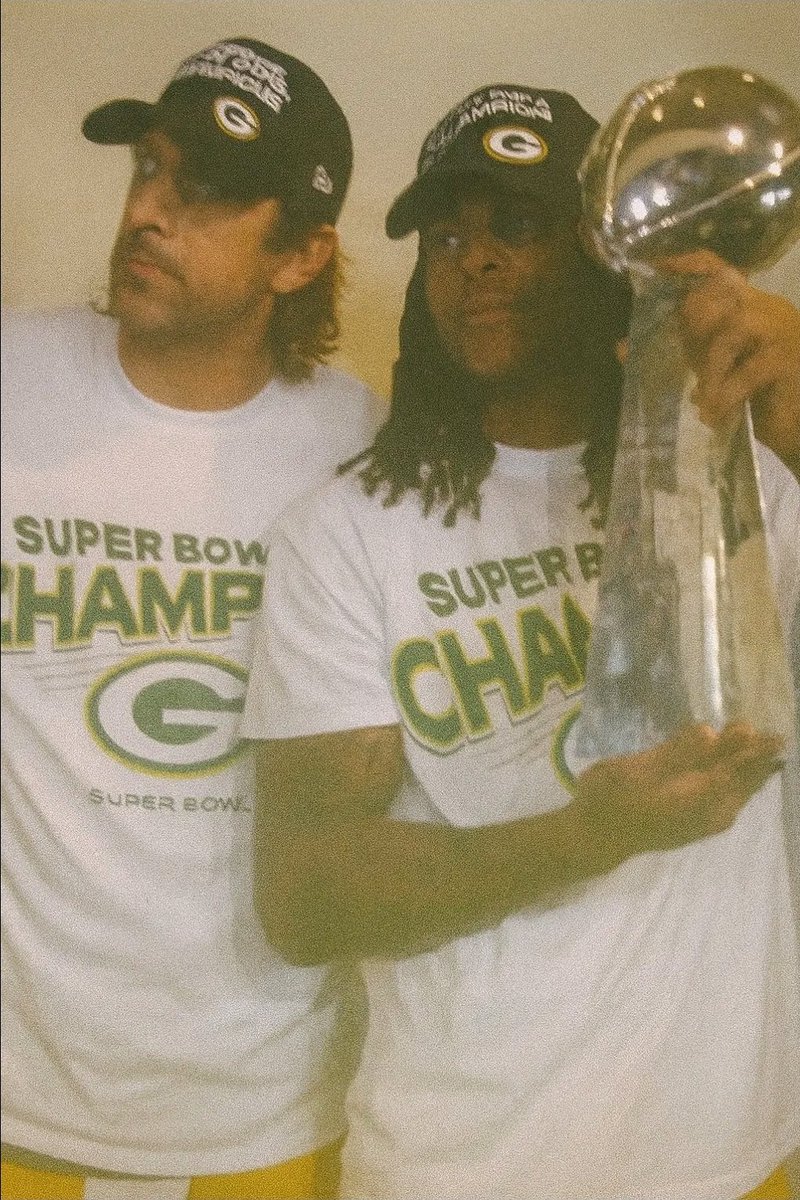 bigpackers4x's tweet image. The fact that this isn't a real photo hurts me more than you could imagine 馃挃