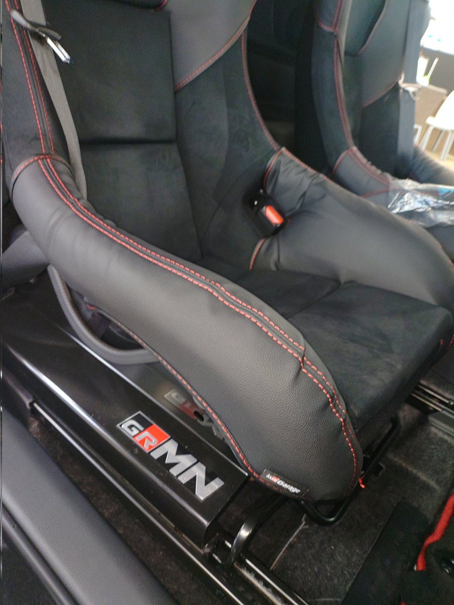 お待たせしておりました。
[GRGarageさいたま中央オリジナルGRフルバケットシート用シートプロテクター]入荷しました。
一脚分２２，０００円になりますので、ご購入の際は、右、左、左右セットのご指定をお願いします。
#GRMNヤリス #GRフルバケットシート　#GRヤリス　#GRGarageさいたま中央