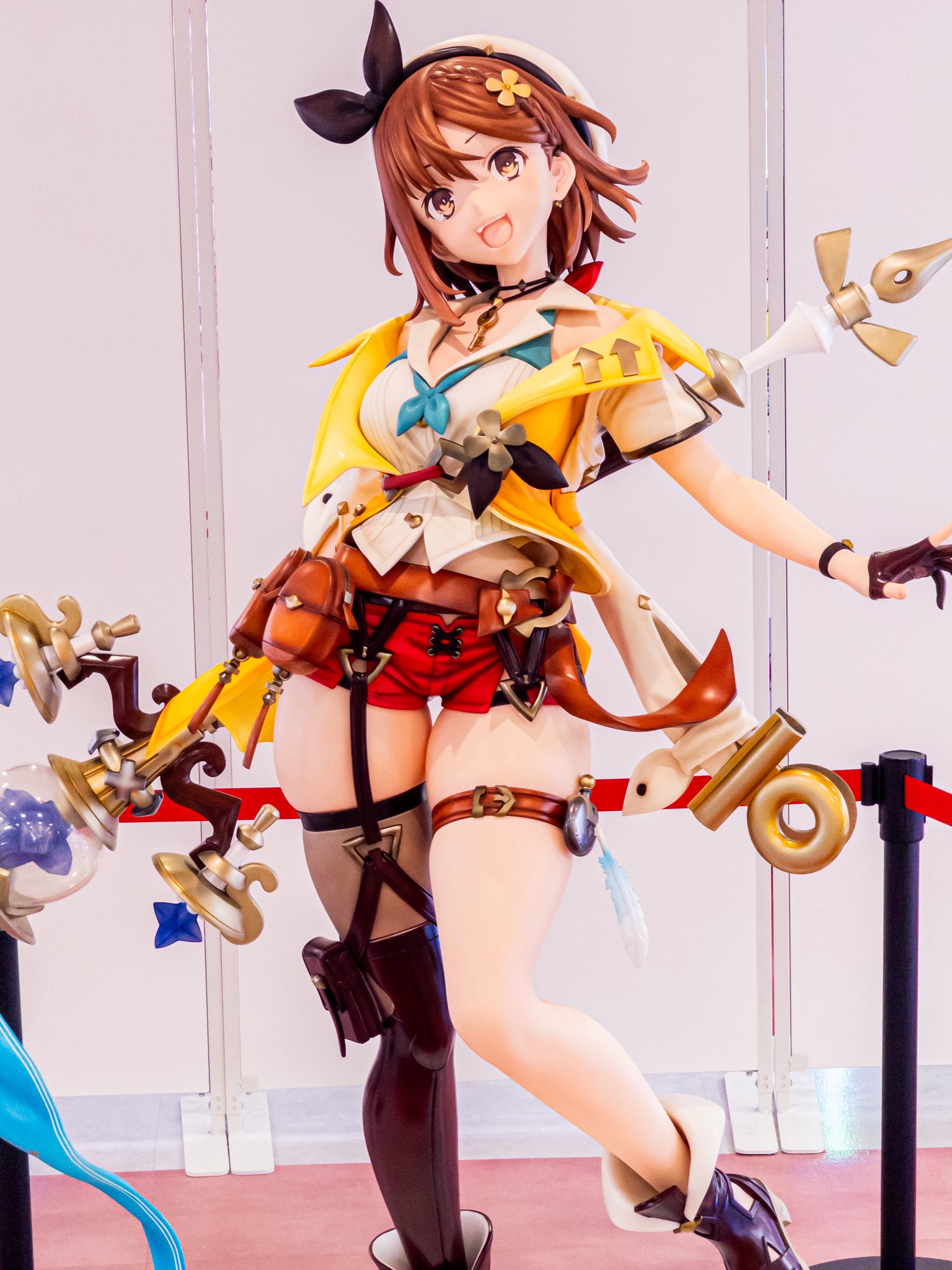等身大パネル ライザ 等身大POP ライザのアトリエ ライザのアトリエ』“ライザ”と“リラ”の等身大パネル＆ウォール