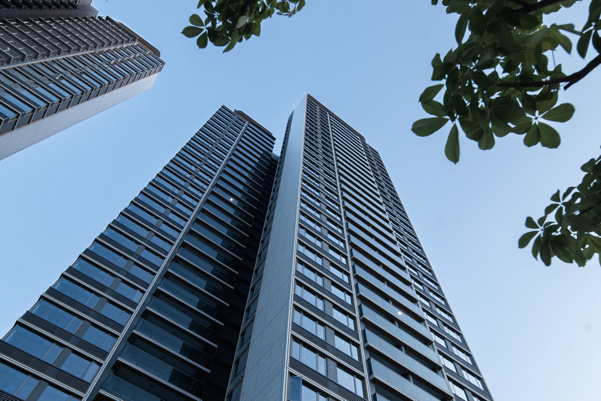 GLA_Design_2010's tweet photo. GLA's work｜Completed☑️

💡Guiyu Tinglan
📍Guangzhou, Guangdong, China
📐GFA: 256800㎡
📷Photography: GLA Architects

#ArchitectureDesign #GuangzhouLiving #RiversideApartment #UrbanDesign #FuturisticFaçade #SharedLivingPlatform https://t.co/CxAQCIvrJt