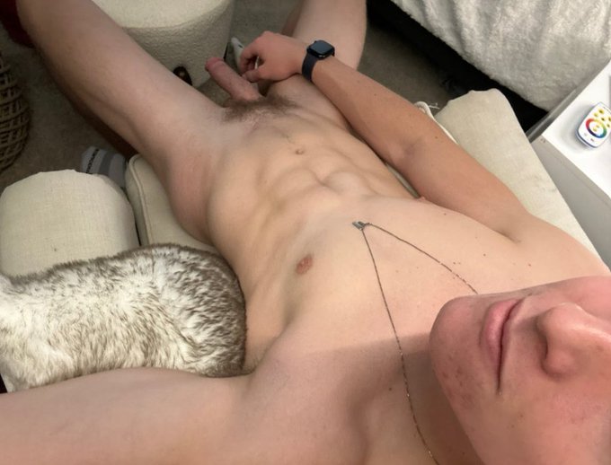 GwG2uHvWwAAcU_e?format=jpg&name=small