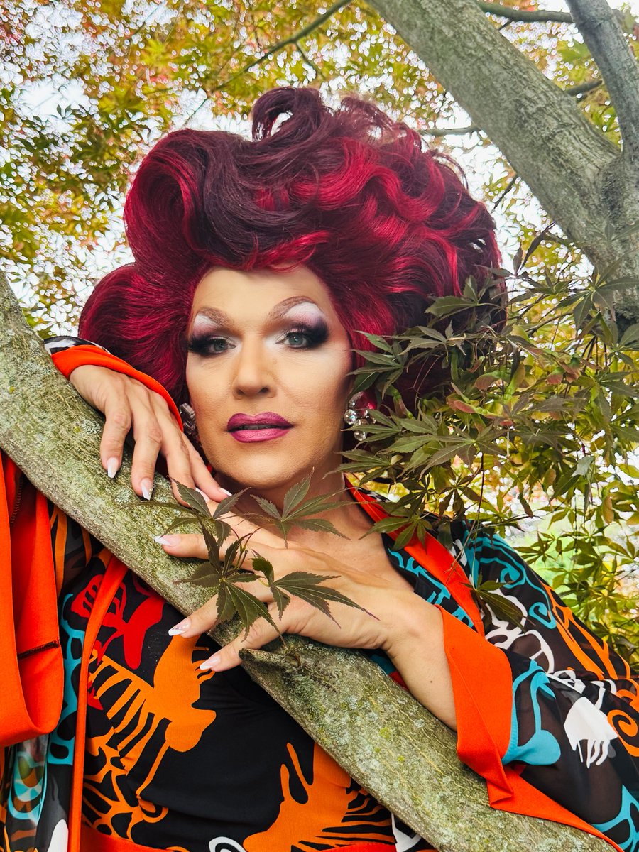 KashaDavis's tweet image. Backyard modeling. ✨💐 Photos by Mr Davis @StevenLevins