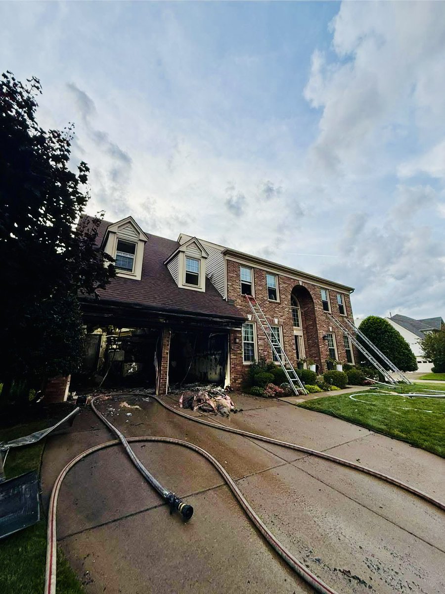 heygoddard's tweet image. I HAVE (finally) BEEN TESTED (as a driver) AND NOW KNOW I CAN MANAGE UNDER PRESSURE 😂 Anyway, carry on.

#fireengine #jobtown #enginedriver #fireground #firstdue