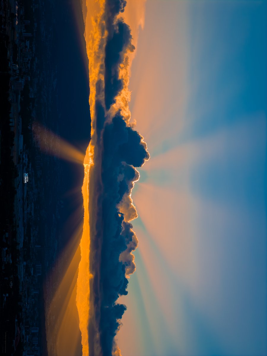 Atardecer del jueves 17 de julio 2025 sobre Ciudad de Guatemala.