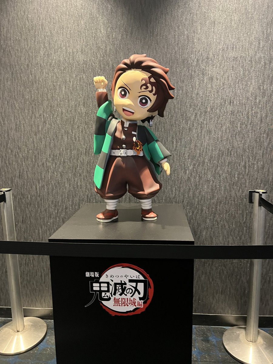 grassripper's tweet photo. 今日は朝から鬼滅の劇場版をIMAXレーザーで鑑賞。たまたまど真ん中の席が空いてたから反射的に予約したけど本当に良かった。戦闘シーンの迫力があるだけでなく、ちょっとした効果音も凄く綺麗に聴こえて、プラス料金払うだけの価値はあったと大満足でした(*'-') https://t.co/hmtiYwaWfp