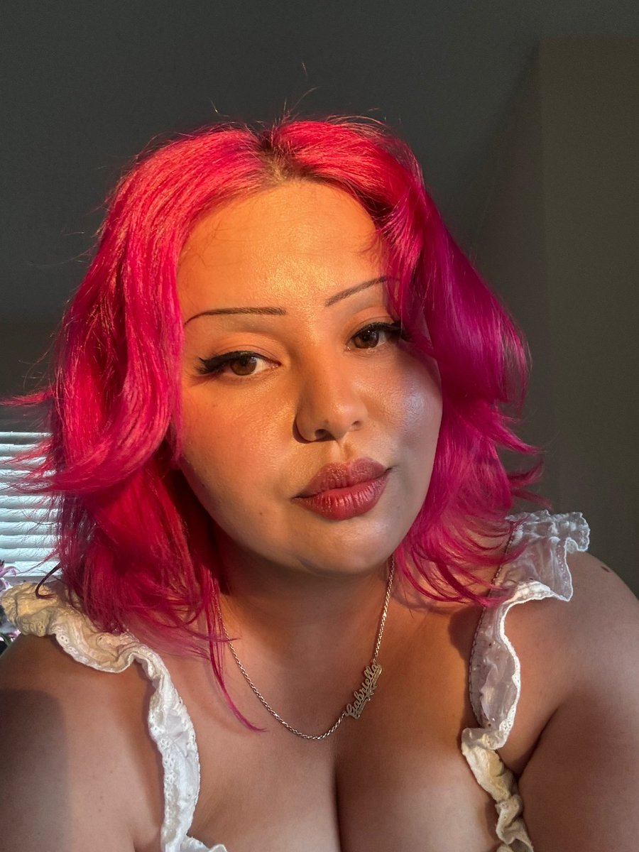 buzzballbaby's tweet photo. feelin cute this evening ✨💘 https://t.co/KCkuTbvYWu