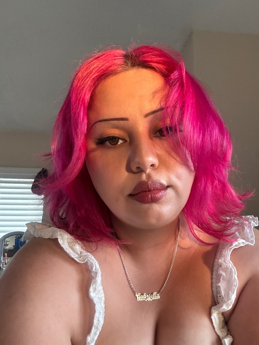buzzballbaby's tweet photo. feelin cute this evening ✨💘 https://t.co/KCkuTbvYWu