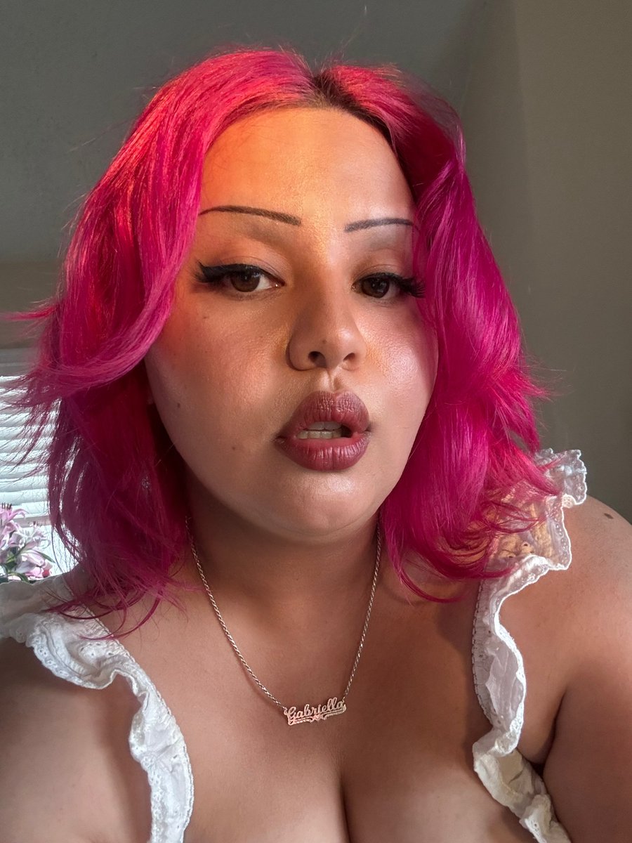 buzzballbaby's tweet photo. feelin cute this evening ✨💘 https://t.co/KCkuTbvYWu