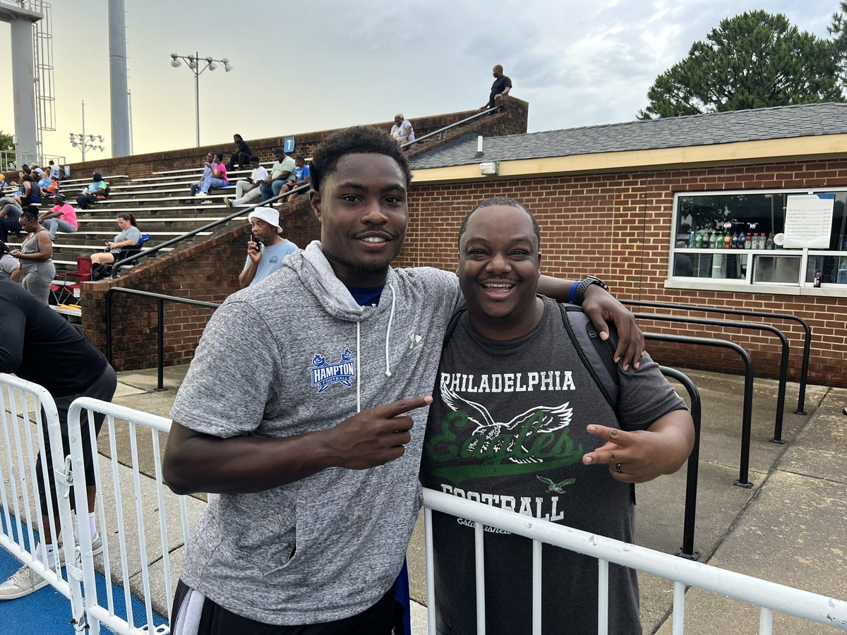 GovanMediaGroup's tweet image. The pride of Chester Football @zayfree3 showed us love. We always try to reciprocate. Especially for the local guys.
@hupirates_fb @NathanGovanII @trent_boykin @coachtyler34 @ross_burman @exit6football