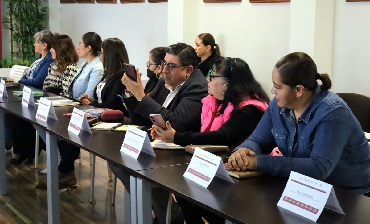 SEPHidalgo's tweet image. El día de hoy, llevamos a cabo la segunda reunión de trabajo de la Red Educatuva de Enlaces de Género, un espacio fundamental para consolidar esfuerzos y fortalecer nuestras estrategias en la promoción de la igualdad. Durante la sesión, se realizó una detallada exposición del…