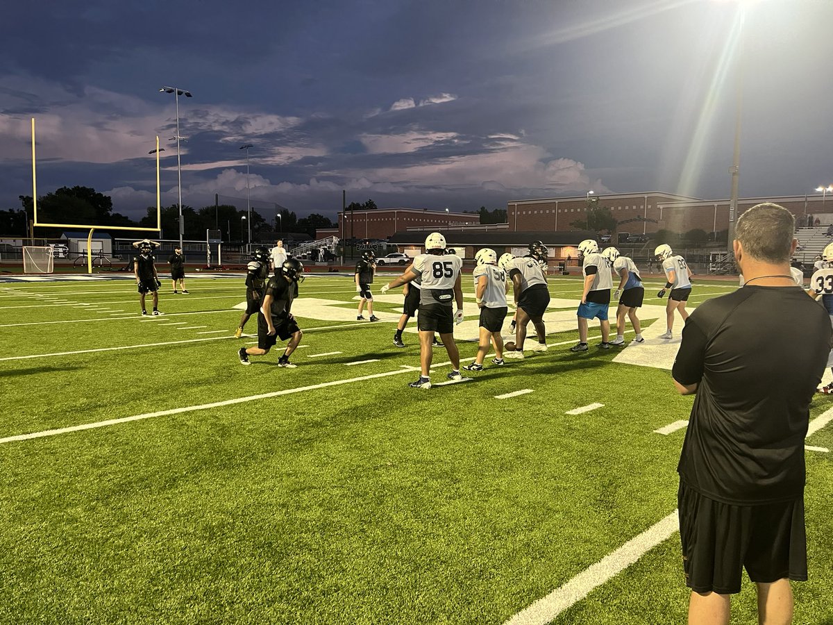 CoachAdamCruz1's tweet image. End of day two of @SLUHfootball travel camp - thanks to @FootballFHC for hosting a great team camp. Two days at Silex down one to go ! #AllIn