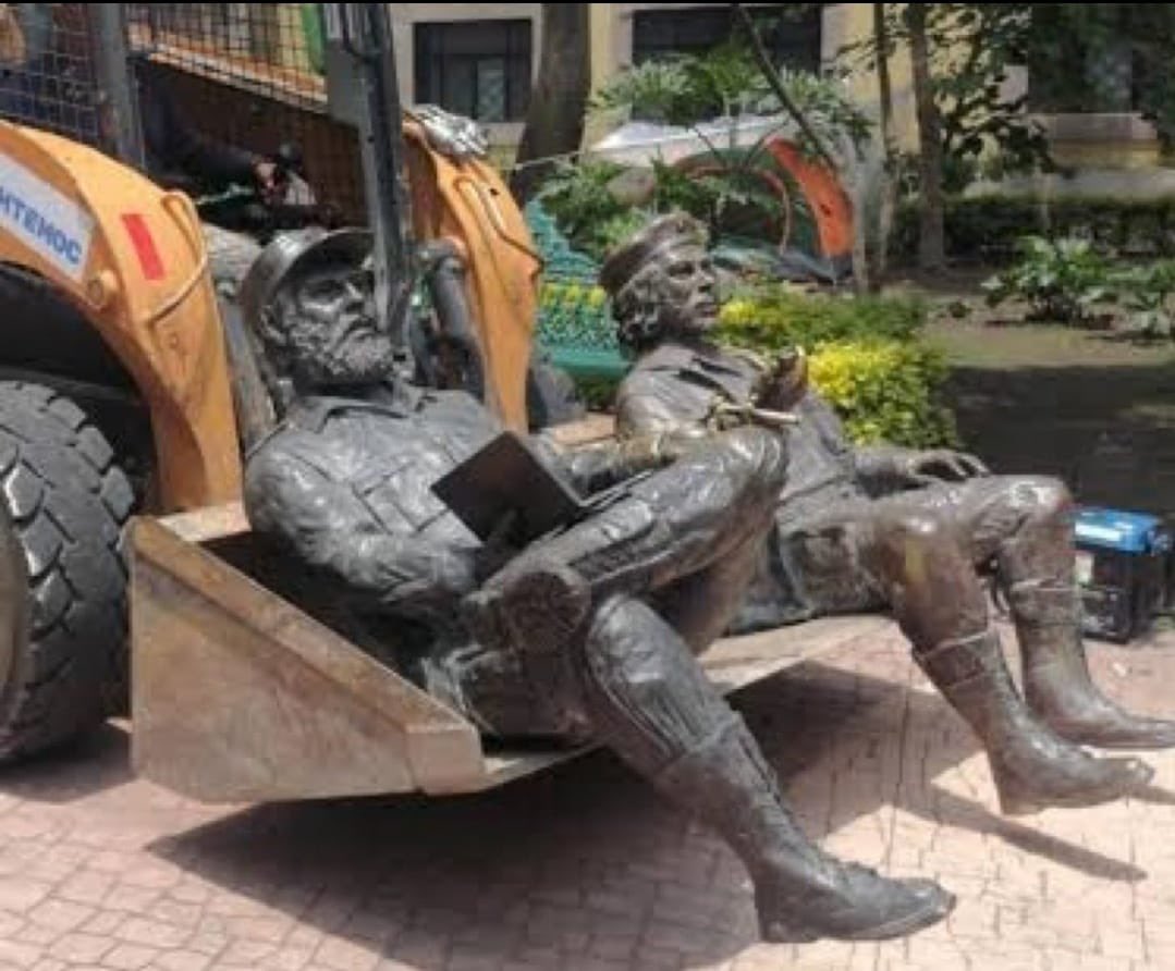 jorgegogdl's tweet image. "A nuestros hijos desaparecidos tambien los tenemos que sacar con excavadoras y no protestan como cuando quitaron estatuas de Fidel Castro y el Che Guevara", @CeciPatriciaF
Demoledora crítica a los farsantes del régimen y su indignación selectiva...